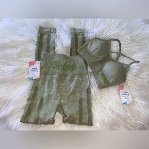 Green Leggings with Durable Fabric and Utility Design set